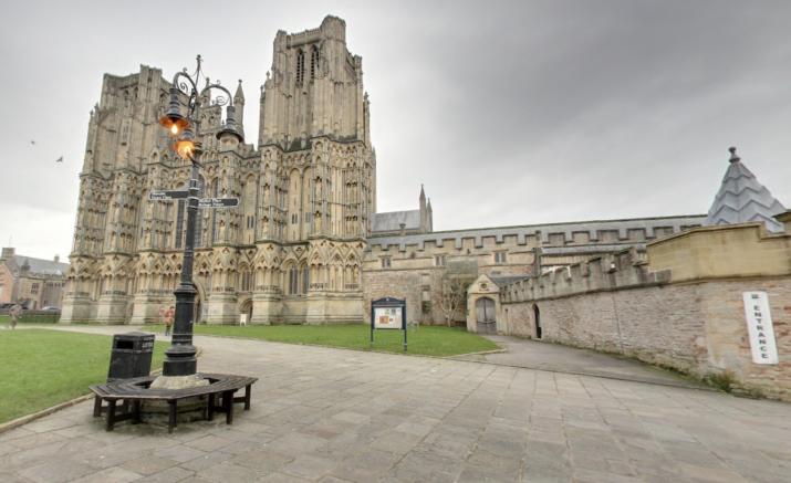 Lamp post on Cathedral Green