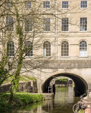 House on a bridge, Bath